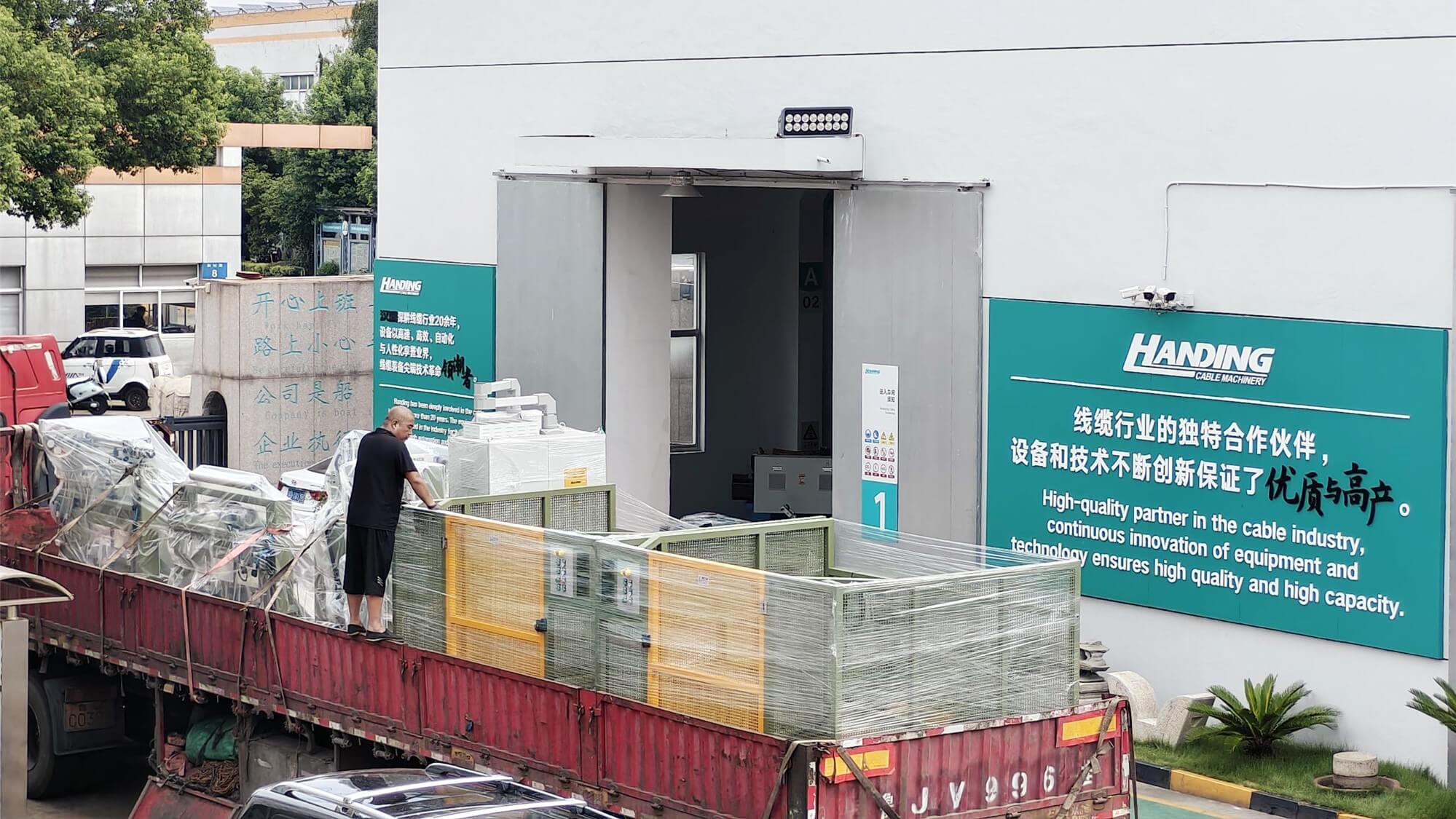漢鼎9月發(fā)貨信息- 1250箱式復繞機生產線